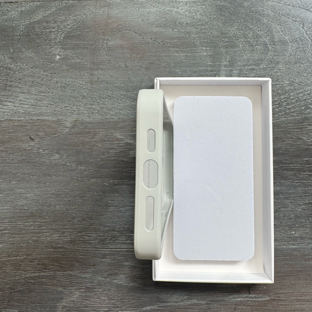 Rimowa iPhone case Aluminum iPhone 15 Pro~15 pro Max - Picture 2 of 8
